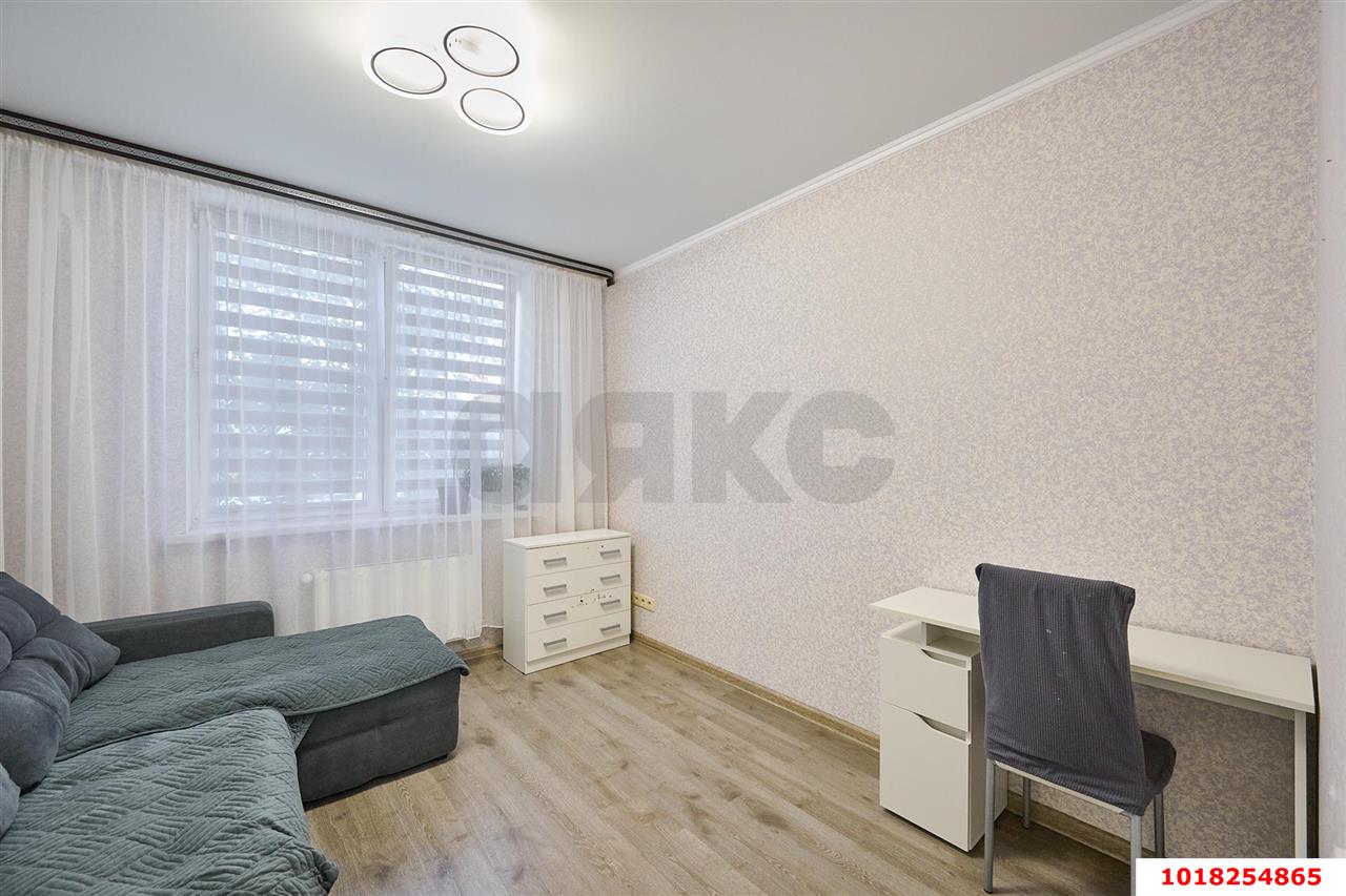Фото №4: 1-комнатная квартира <span class="whitespace-nowrap">32 м²</span>, <span class="whitespace-nowrap">1/10 эт.</span> - Краснодар, Прикубанский внутригородской округ, Славянский, мкр. Светлоград, ул. Красных Партизан, 1/3к7