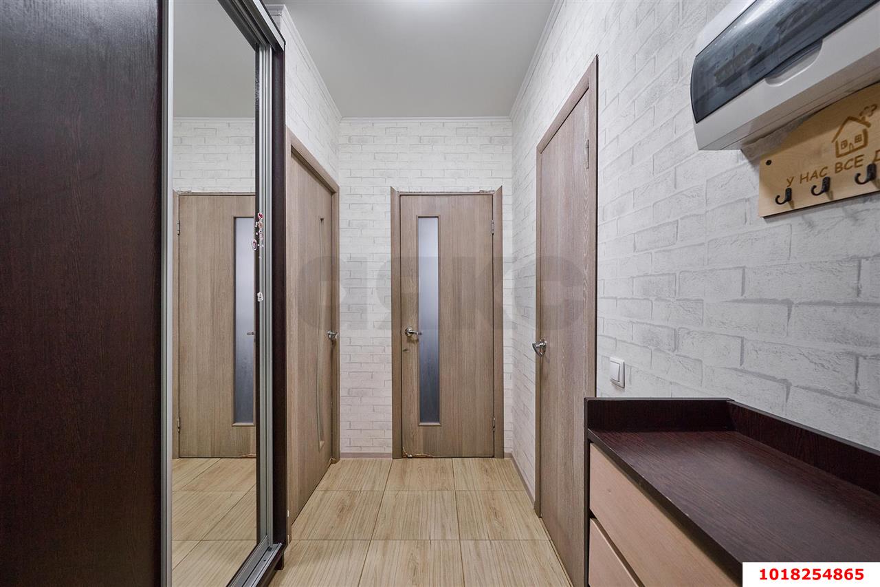 Фото №10: 1-комнатная квартира <span class="whitespace-nowrap">32 м²</span>, <span class="whitespace-nowrap">1/10 эт.</span> - Краснодар, Прикубанский внутригородской округ, Славянский, мкр. Светлоград, ул. Красных Партизан, 1/3к7