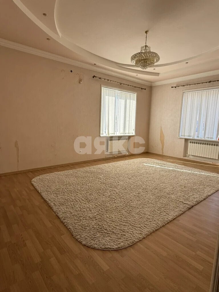 Фото №2: Дом <span class="whitespace-nowrap">226 м²</span> <span class="whitespace-nowrap">+ 4 сот.</span>, <span class="whitespace-nowrap">2 эт.</span> - Армавир, ул. Горького, 290