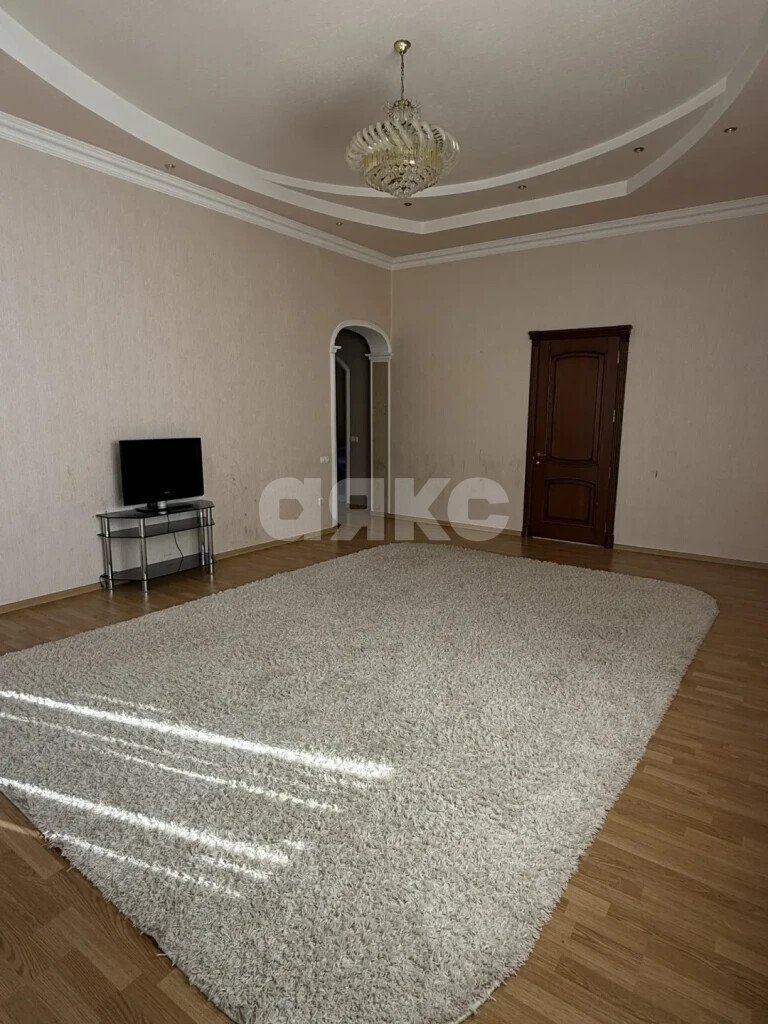Фото №3: Дом <span class="whitespace-nowrap">226 м²</span> <span class="whitespace-nowrap">+ 4 сот.</span>, <span class="whitespace-nowrap">2 эт.</span> - Армавир, ул. Горького, 290