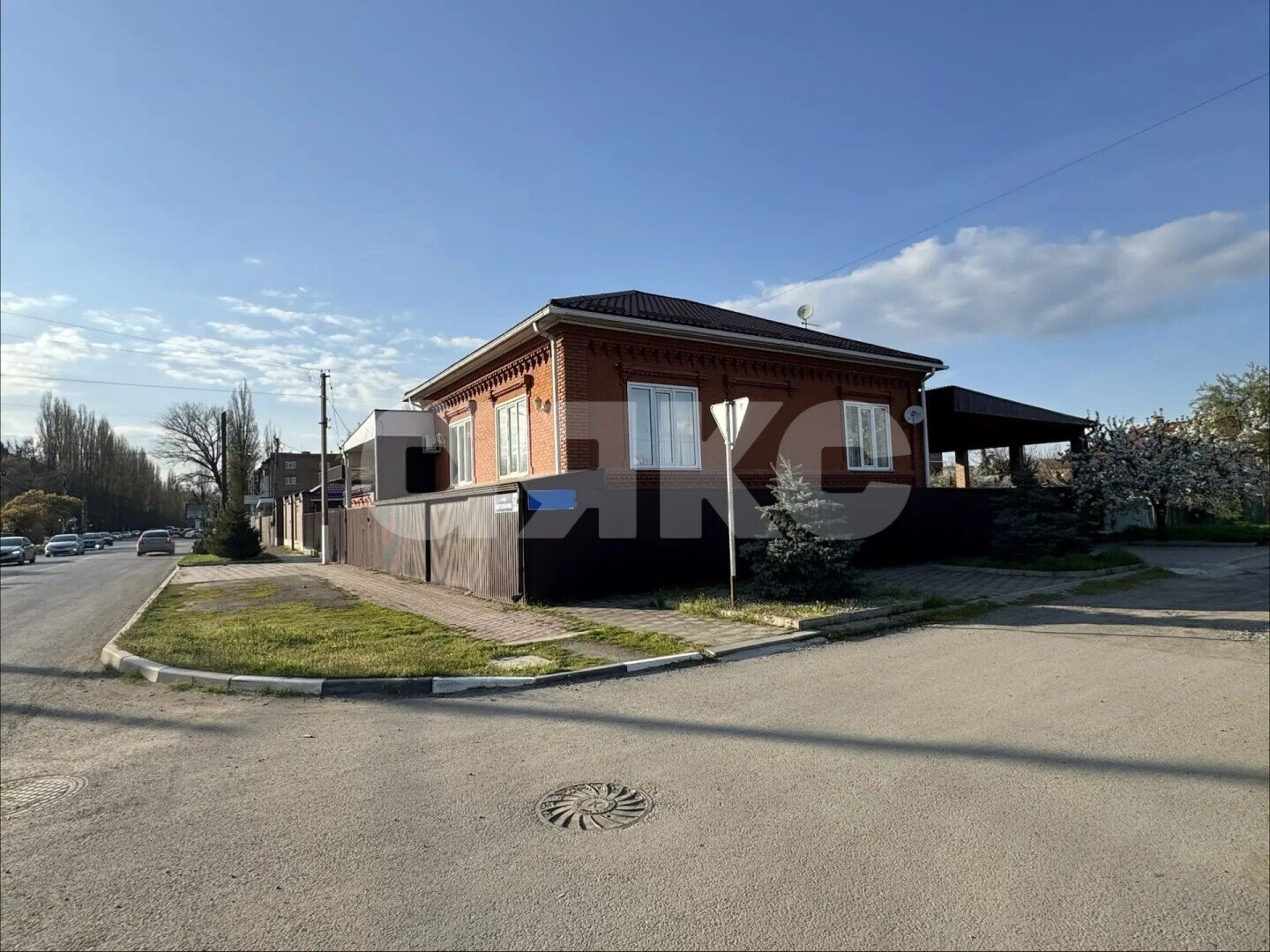 Фото №6: Дом <span class="whitespace-nowrap">226 м²</span> <span class="whitespace-nowrap">+ 4 сот.</span>, <span class="whitespace-nowrap">2 эт.</span> - Армавир, ул. Горького, 290