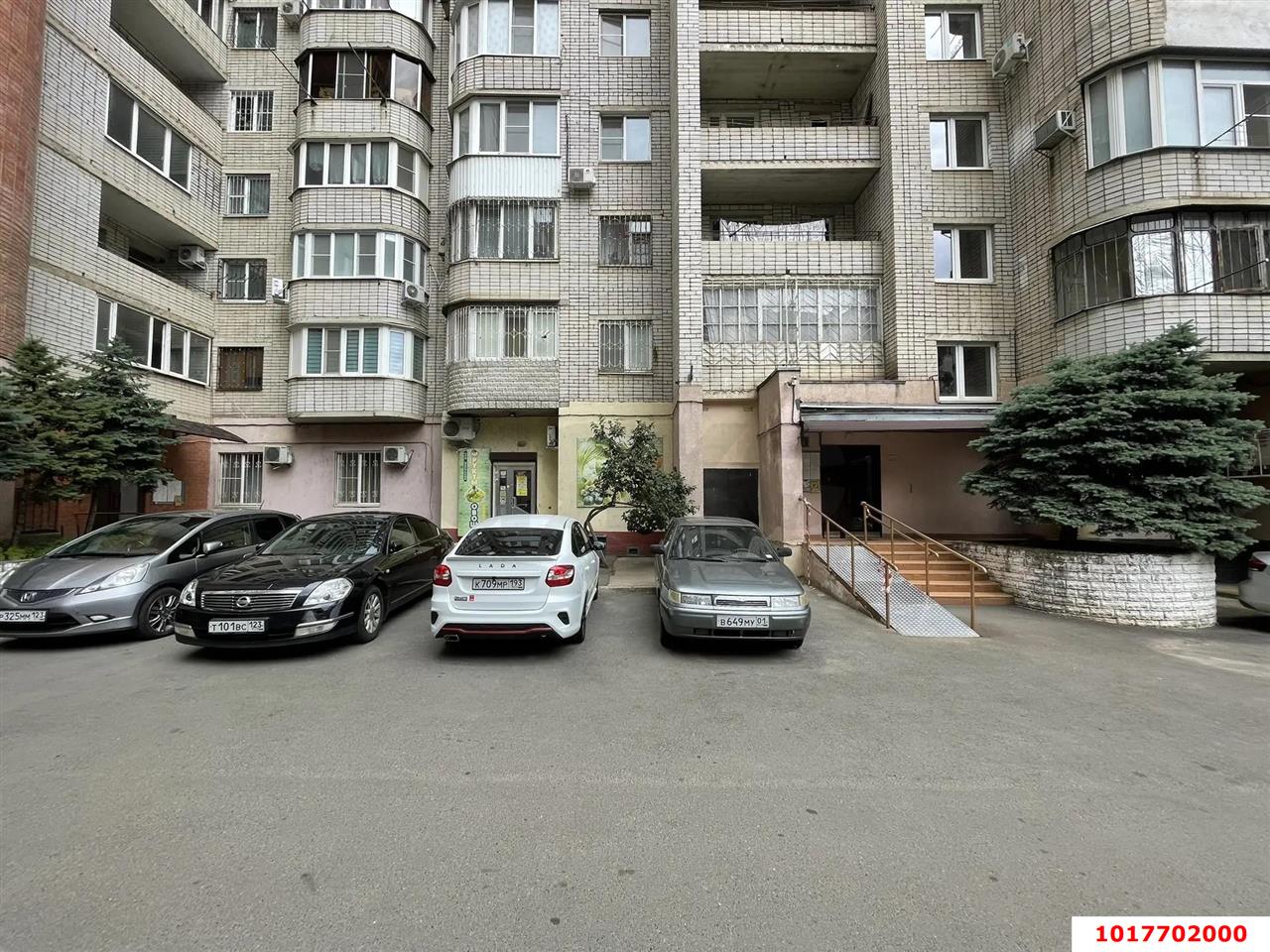 Фото №4: Торговое помещение <span class="whitespace-nowrap">399 м²</span>, <span class="whitespace-nowrap">1/15 эт.</span> - Краснодар, Западный внутригородской округ, мкр. Юбилейный, пр-кт Чекистов, 1