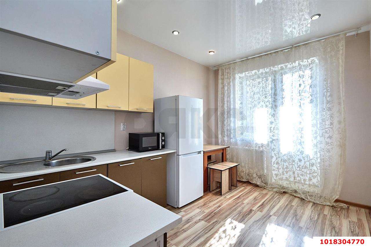 Фото №2: 1-комнатная квартира <span class="whitespace-nowrap">40 м²</span>, <span class="whitespace-nowrap">11/16 эт.</span> - Краснодар, Прикубанский внутригородской округ, 2-я Площадка, мкр. жилой комплекс Кремлёвские Ворота, ул. Кореновская, 2к3