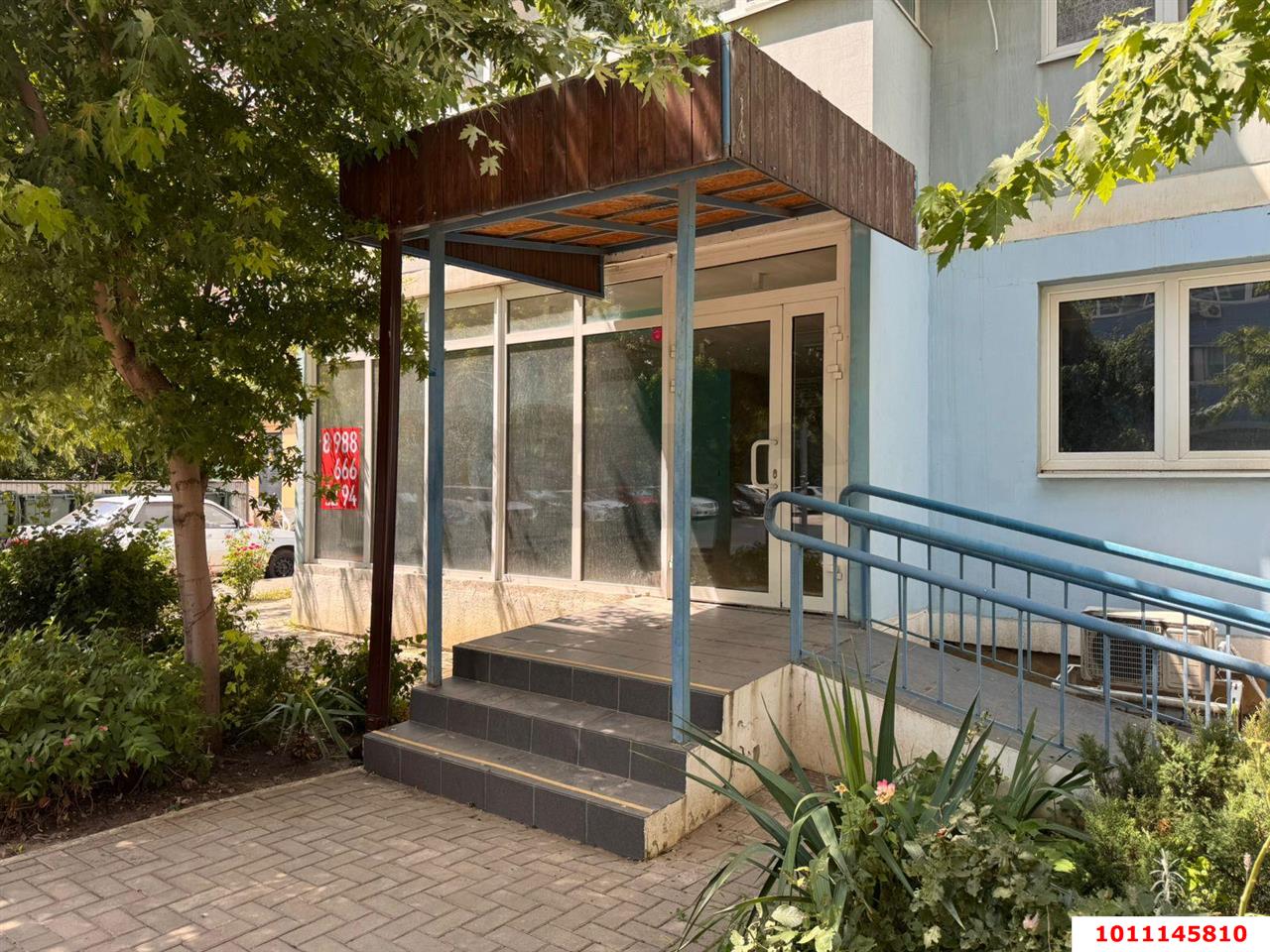 Фото №3: Торговое помещение 64 м² - Краснодар, жилой комплекс Три Кита, ул. Московская, 131к2