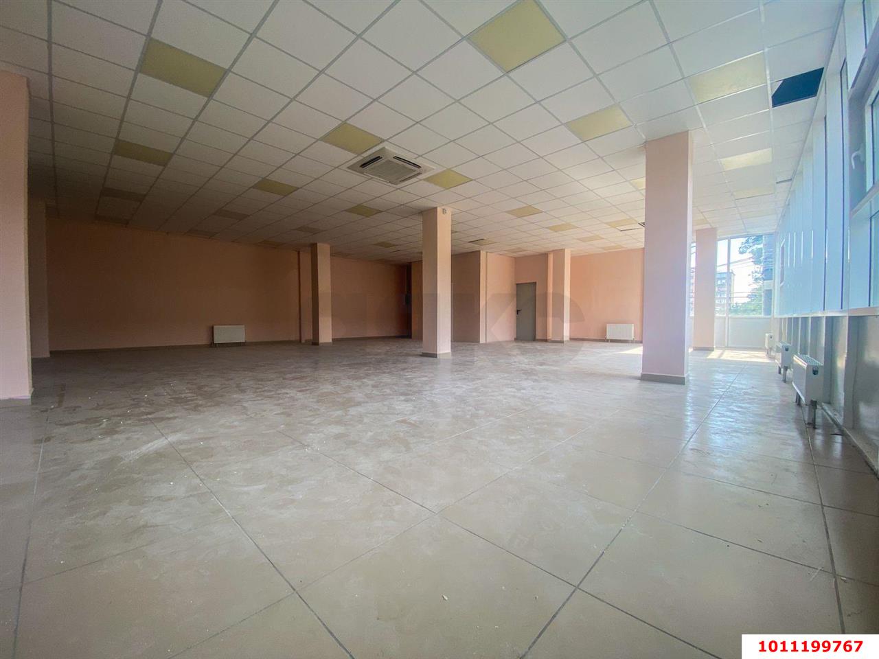 Фото №3: Торговое помещение 430 м² - Российский, Прикубанский внутригородской округ, ул. имени В.М. Комарова, 26/1