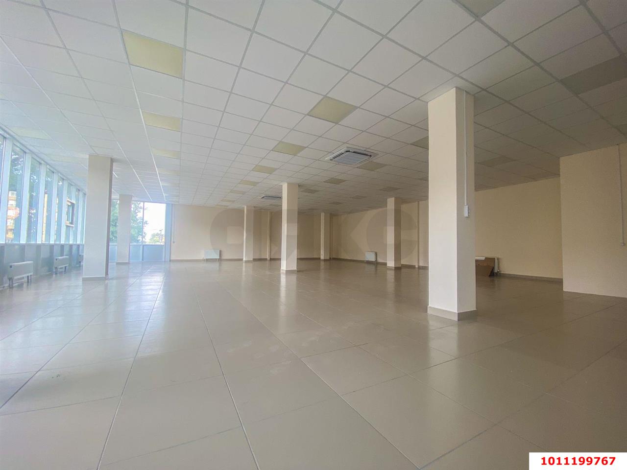 Фото №4: Торговое помещение 430 м² - Российский, Прикубанский внутригородской округ, ул. имени В.М. Комарова, 26/1