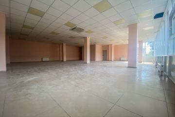 Фото №3: Коммерция 430 м² - Российский, мкр. Прикубанский внутригородской округ, ул. имени В.М. Комарова, 26/1