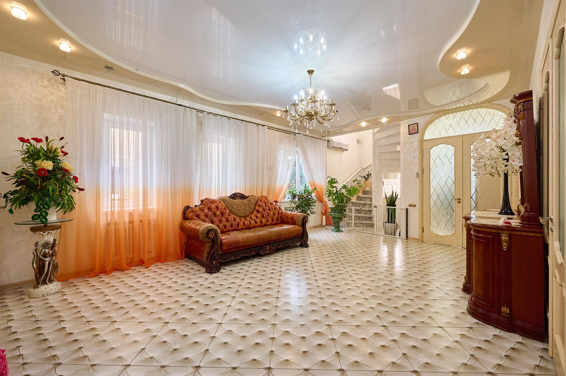 Фото №3: Дом 508 м² + 5 сот. - Краснодар, ул. Тахтамукайская, 55