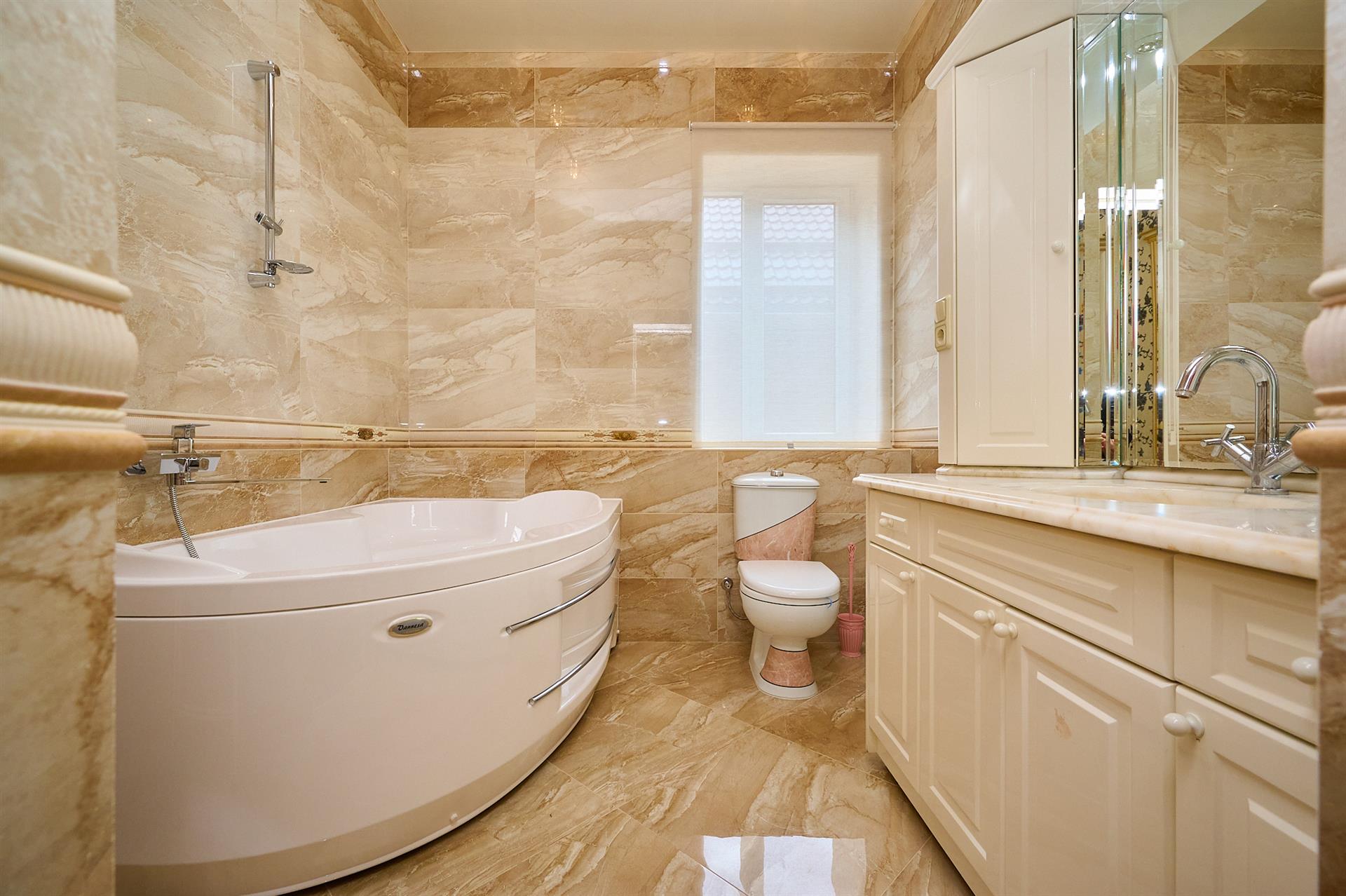 Фото №5: Дом 508 м² + 5 сот. - Краснодар, ул. Тахтамукайская, 55