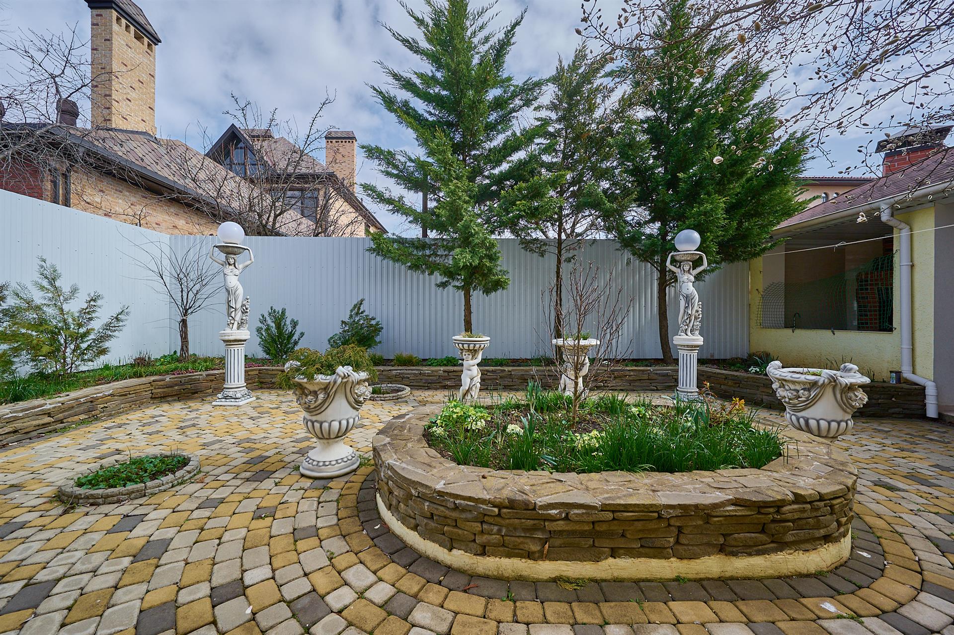 Фото №11: Дом 508 м² + 5 сот. - Краснодар, ул. Тахтамукайская, 55