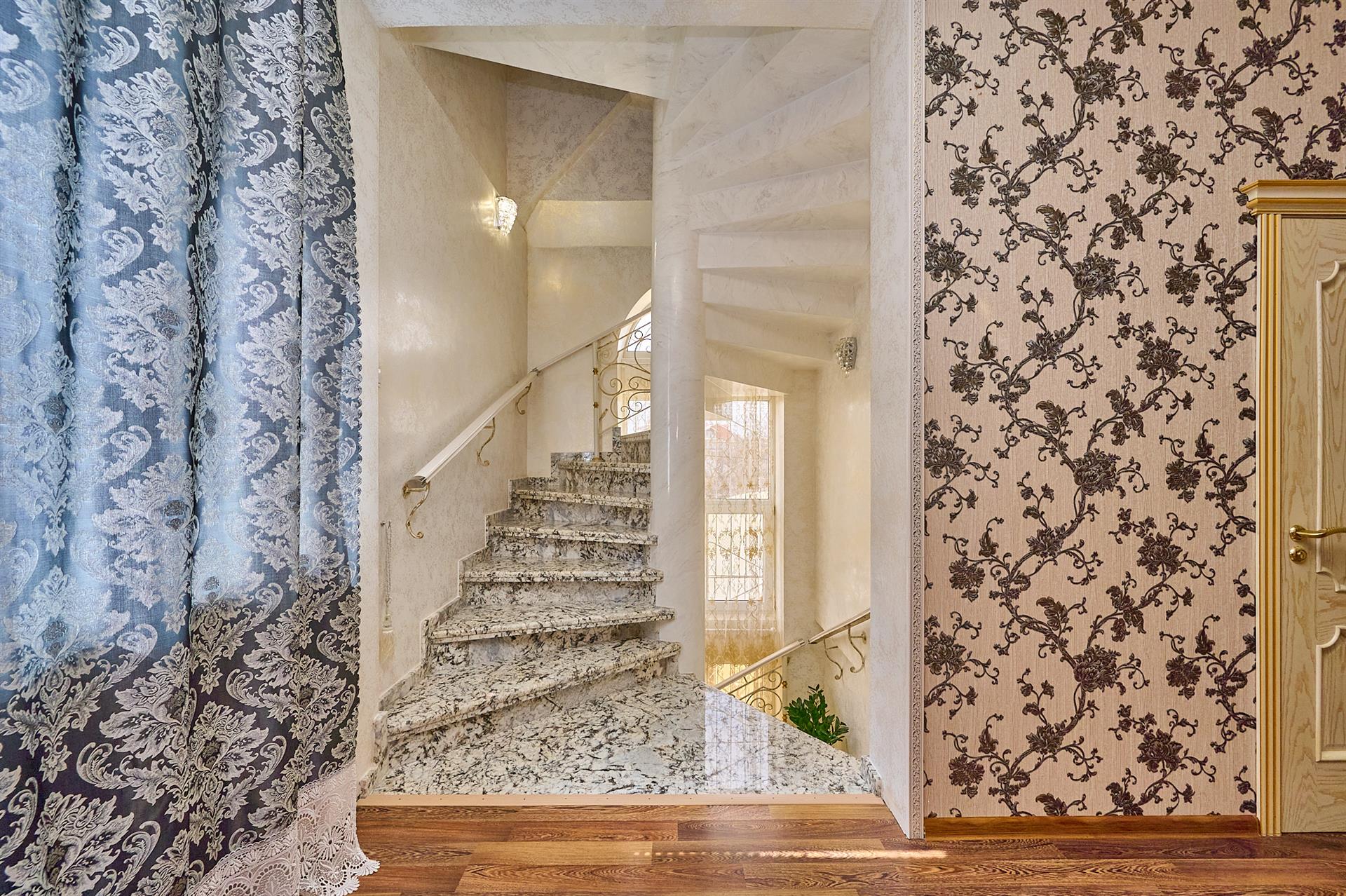 Фото №6: Дом 508 м² + 5 сот. - Краснодар, ул. Тахтамукайская, 55