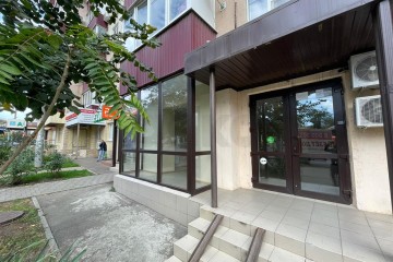 Фото №1: Торговое помещение 50 м² - Краснодар, мкр. Краевая Клиническая Больница, ул. 1 Мая, 186