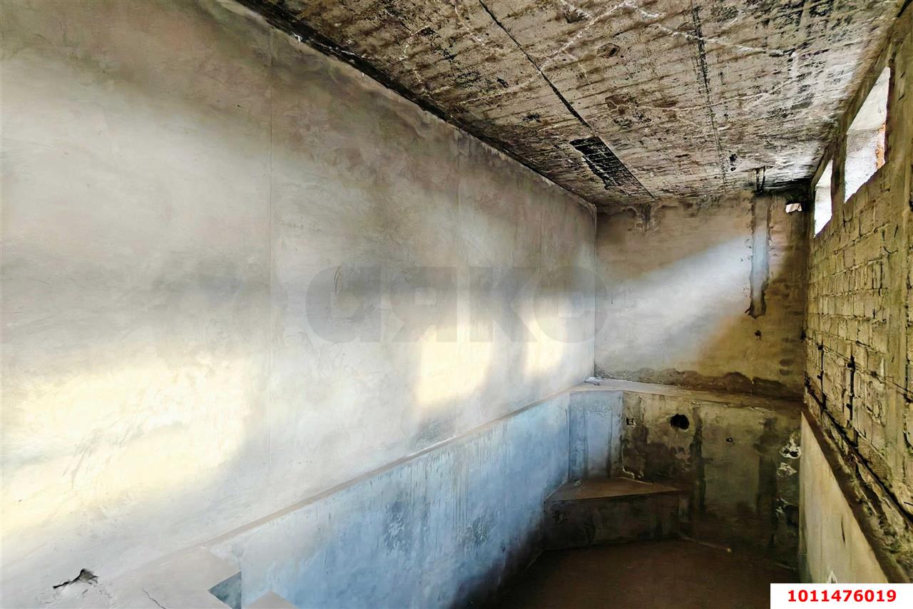 Фото №15: Отдельное здание <span class="whitespace-nowrap">675 м²</span>, <span class="whitespace-nowrap">1/2 эт.</span> - Краснодар, Западный внутригородской округ, мкр. Центральный, ул. Будённого, 120