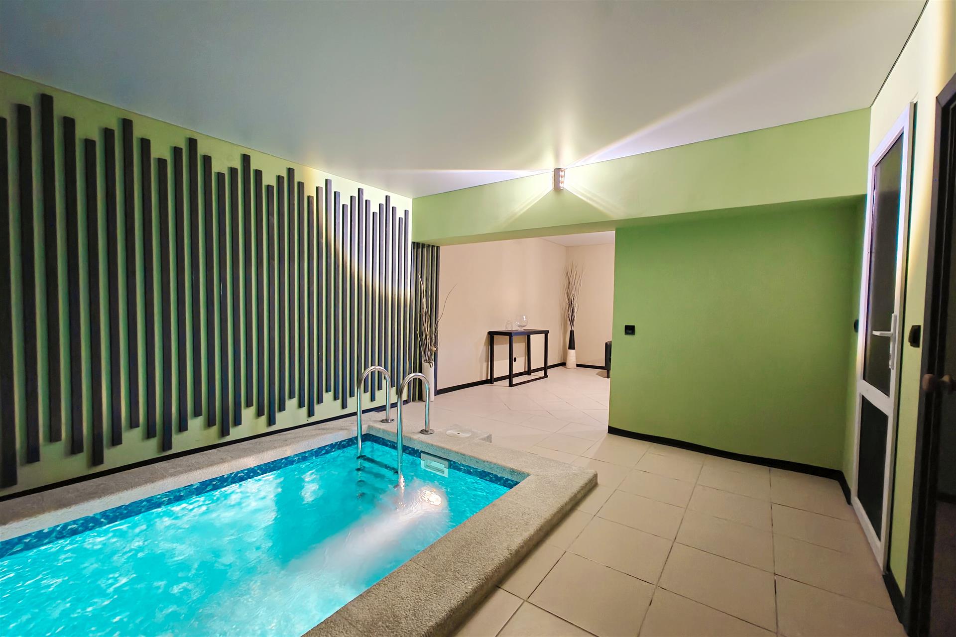 Фото №2: Коммерция 93 м² - Краснодар, Прикубанский внутригородской округ, мкр. Юбилейный, ул. Алма-Атинская, 57