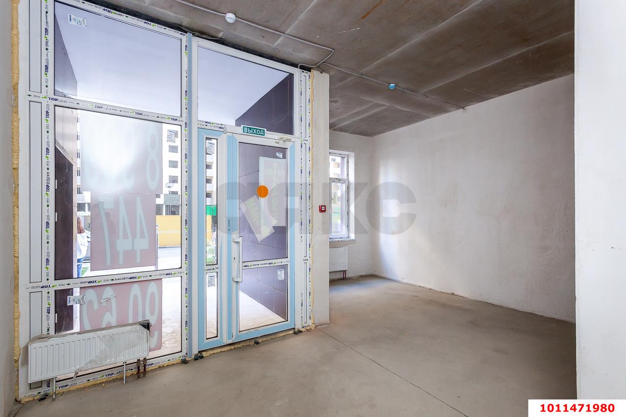 Фото №9: Торговое помещение 31 м² - Краснодар, имени Петра Метальникова, ул. Петра Метальникова, 38