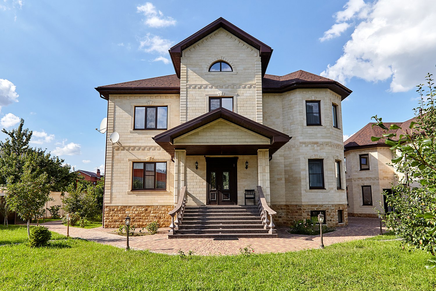 Фото №2: Дом 566 м² + 20.19 сот. - Краснодар, Прикубанский внутригородской округ, мкр. Музыкальный, ул. Солнечная, 51