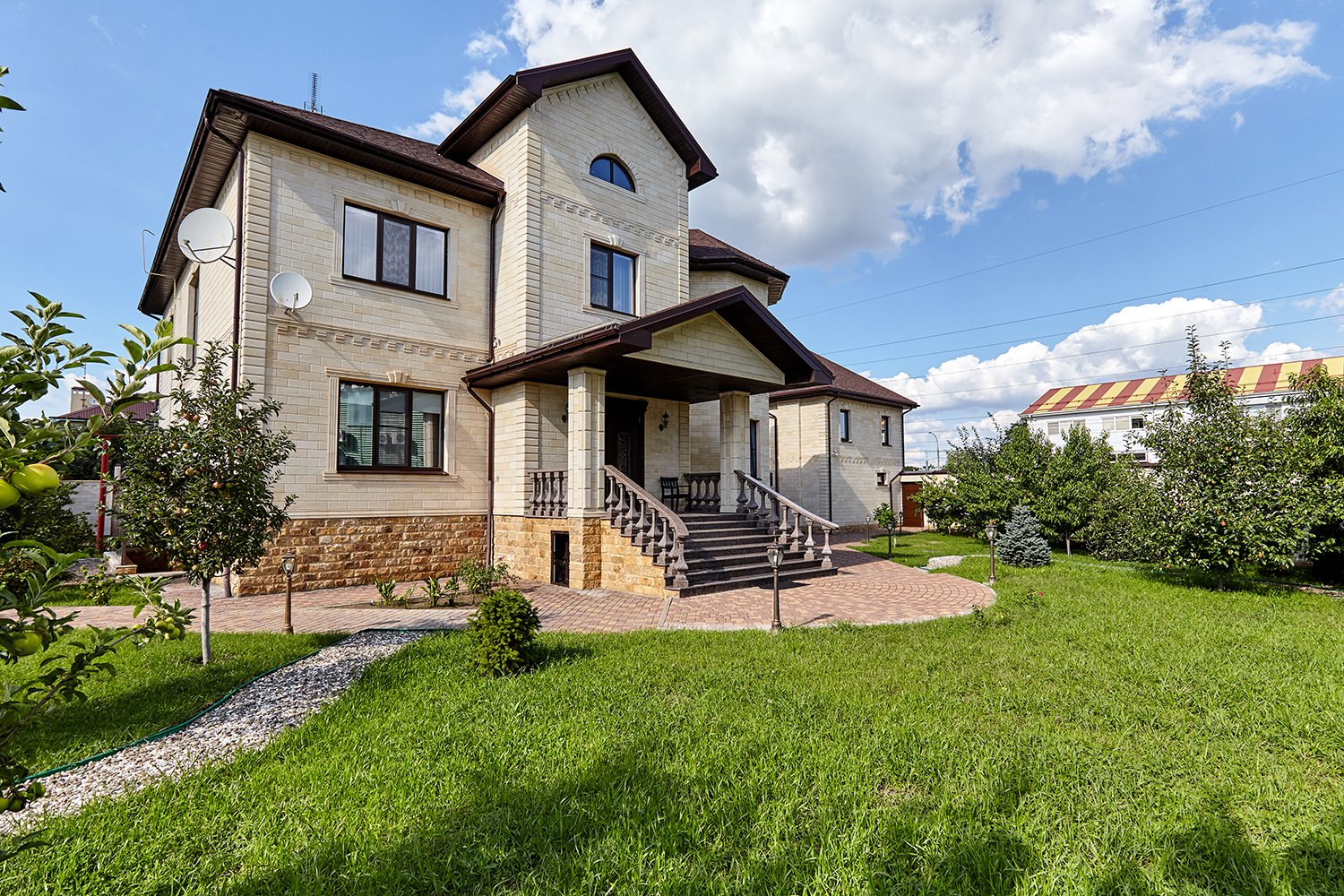 Фото №1: Дом 566 м² + 20.19 сот. - Краснодар, Прикубанский внутригородской округ, мкр. Музыкальный, ул. Солнечная, 51